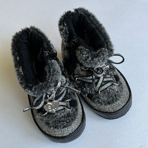 Stuart Weitzman Baby Snow Booties - Picture 2 of 9